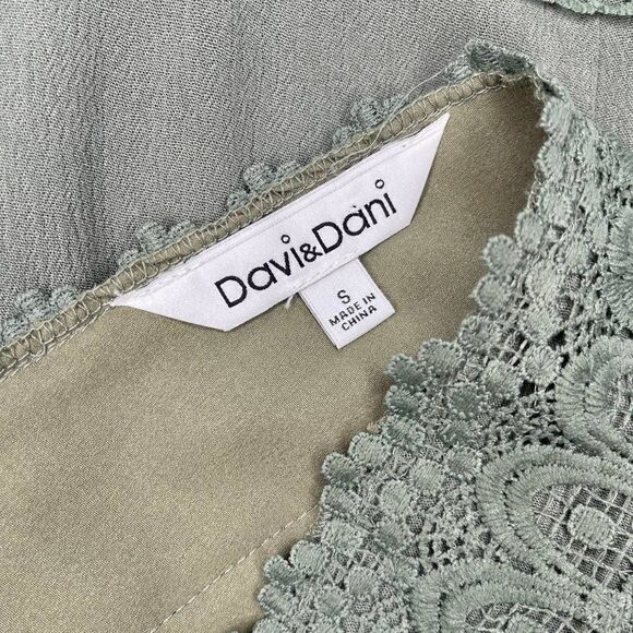 Davi & Dani Sage Green Lace Tiered Maxi Dress Small - Picture 9 of 10